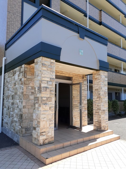 21/30 エントランス