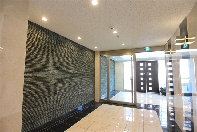 21/30 エントランス