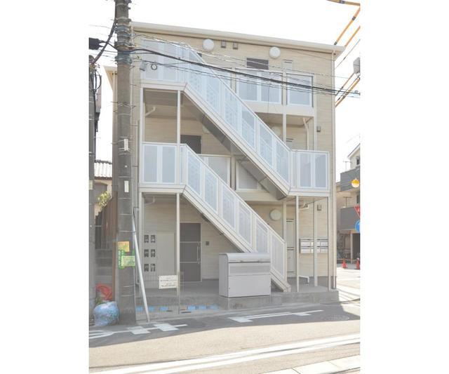 16/23 エントランス