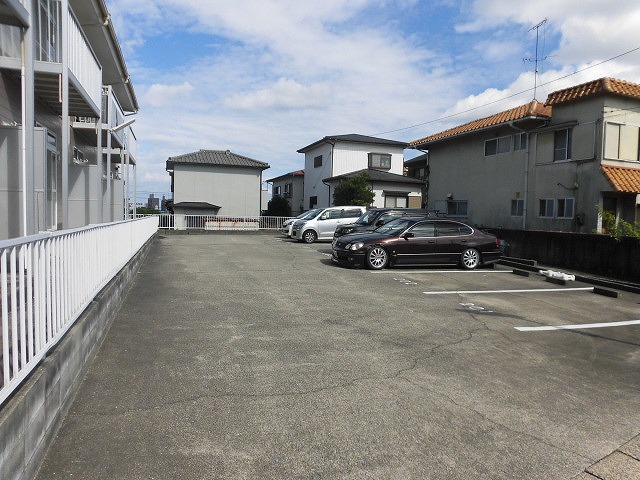22/28 駐車場