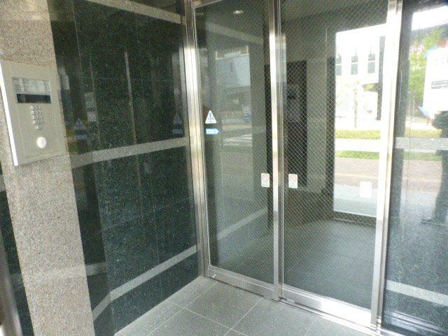 21/30 エントランス