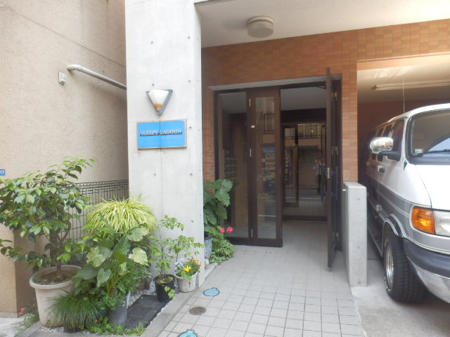 22/28 エントランス