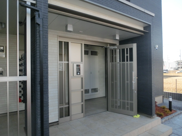 19/27 エントランス