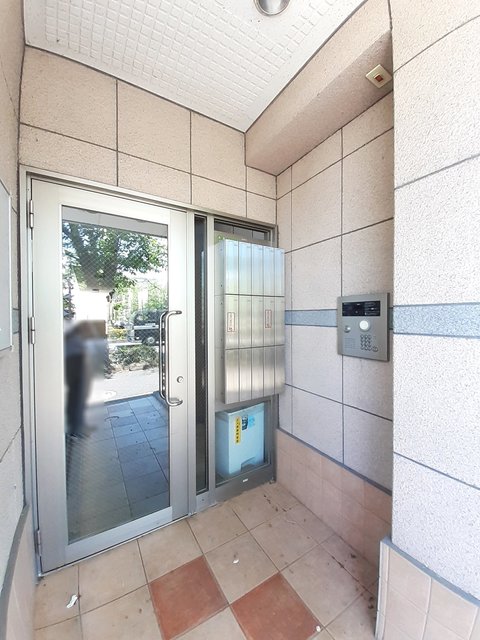 2/2 エントランス