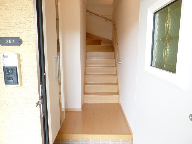 16/25 エントランス