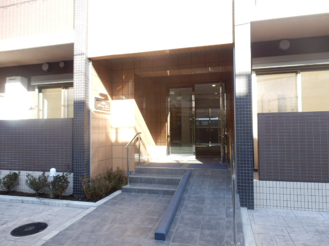 21/30 エントランス