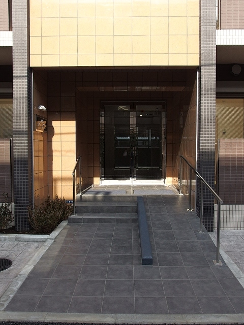 20/30 エントランス