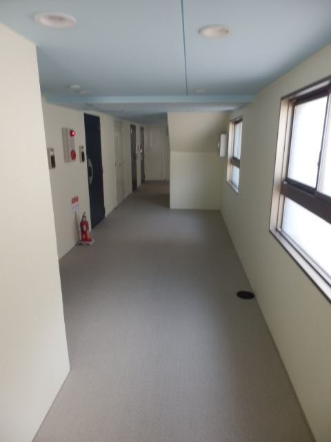 21/30 エントランス