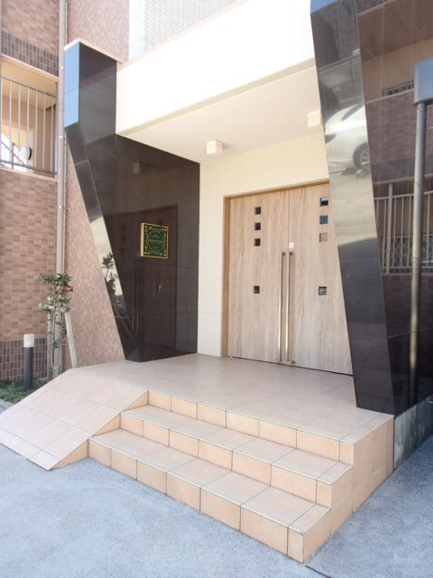 22/30 エントランス