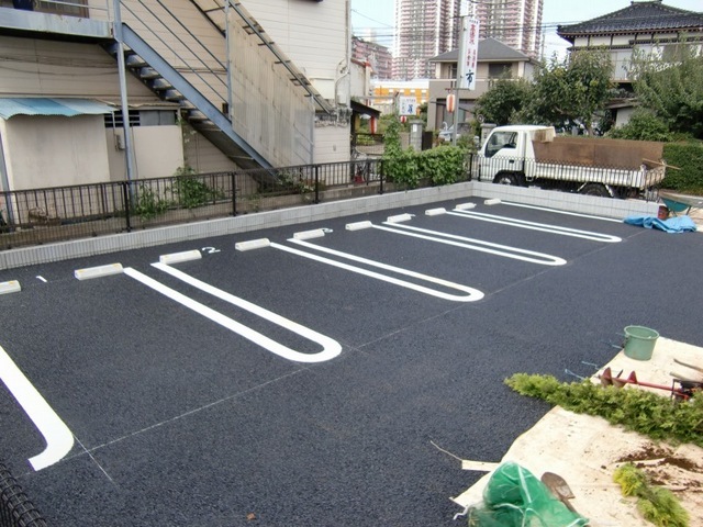 27/30 駐車場