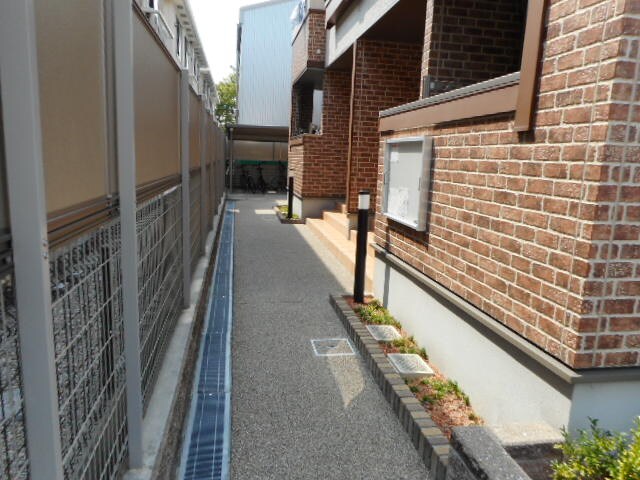 21/30 エントランス