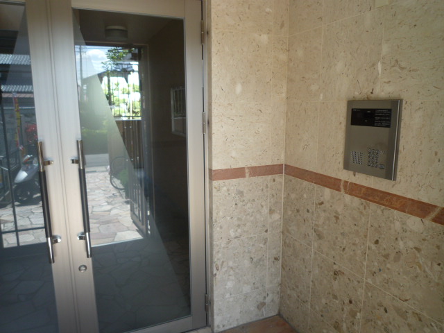 22/28 エントランス