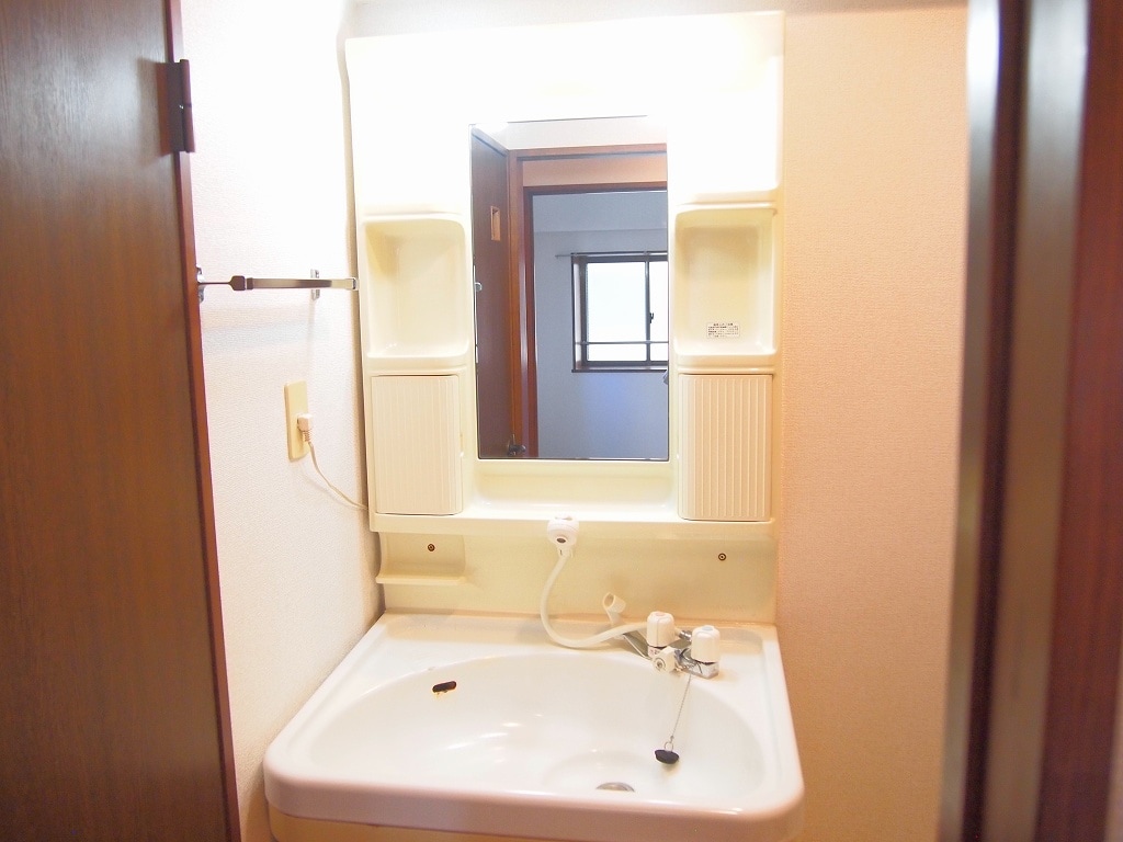 19/27 エントランス