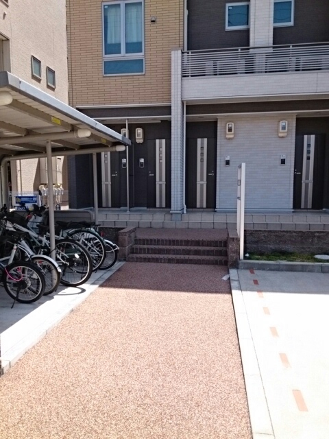 18/27 エントランス