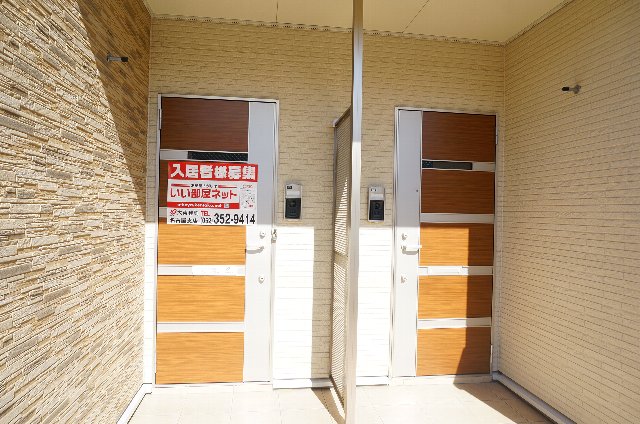 22/28 エントランス