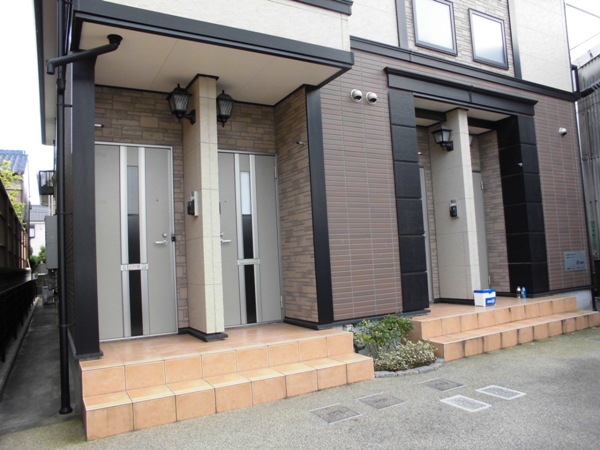 21/28 エントランス