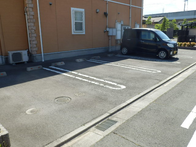 22/28 駐車場
