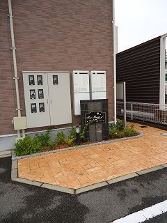 22/28 エントランス