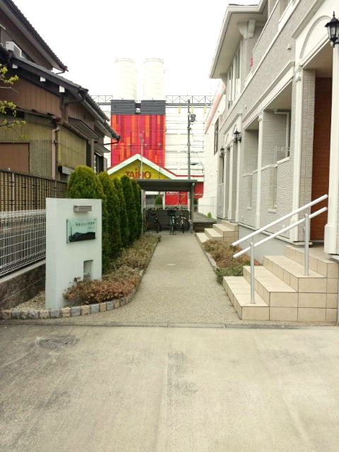 18/28 エントランス