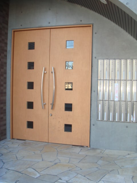 22/30 エントランス