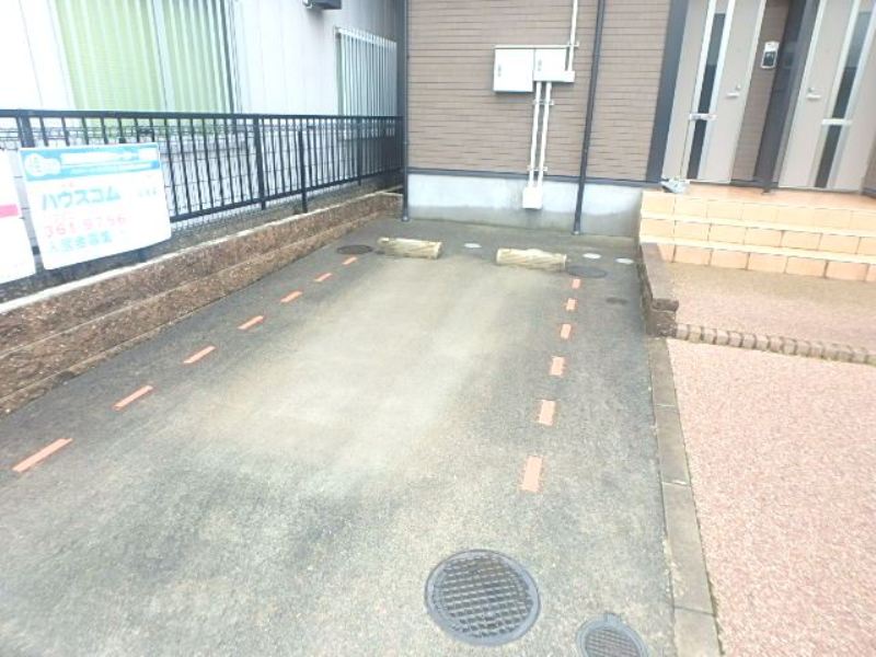 22/28 駐車場