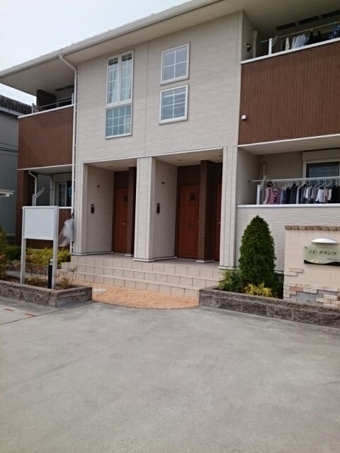 21/30 エントランス