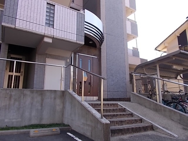 20/27 エントランス