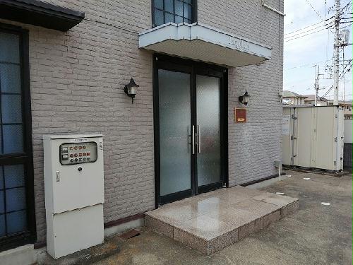 13/18 エントランス