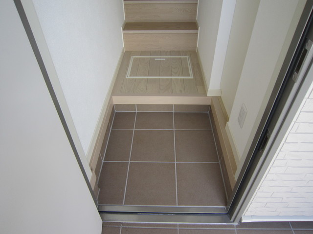 16/30 玄関