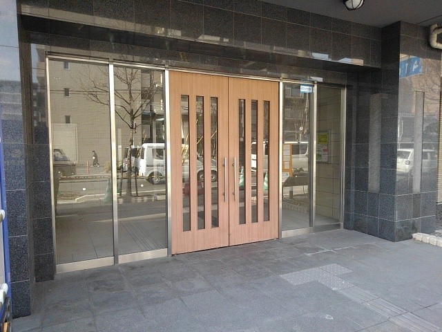 16/23 エントランス