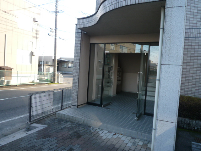 22/28 エントランス