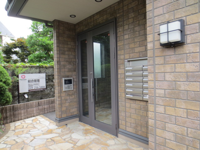 18/28 エントランス