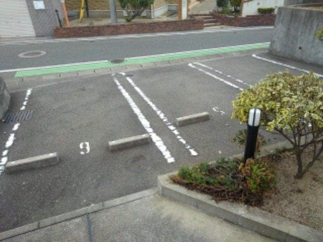 22/28 駐車場