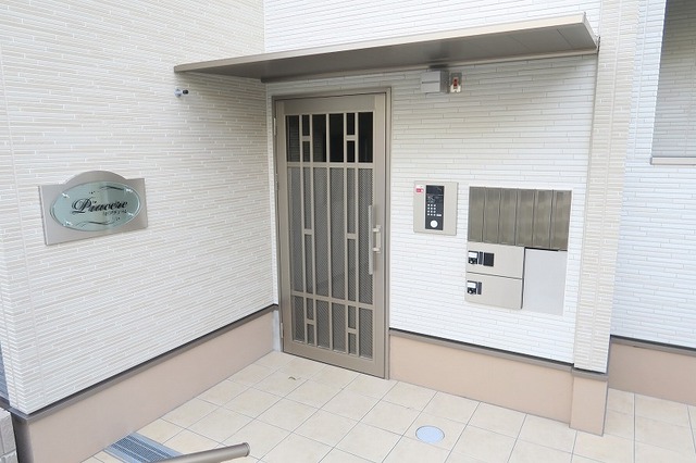 14/20 エントランス