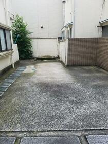17/17 駐車場