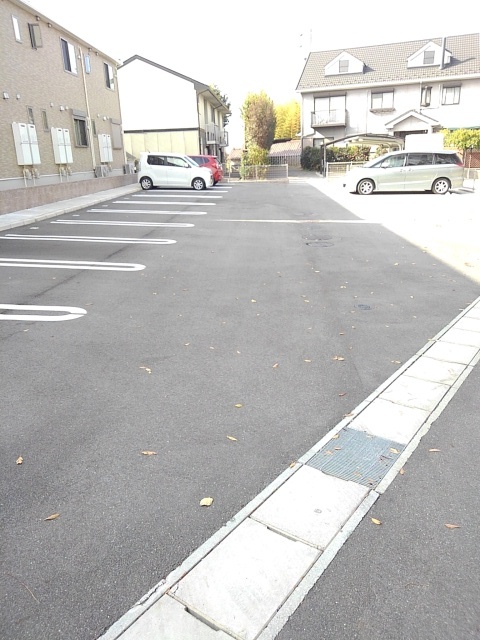 14/14 駐車場