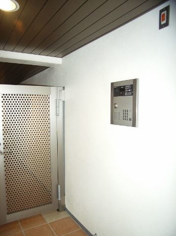 14/20 エントランス