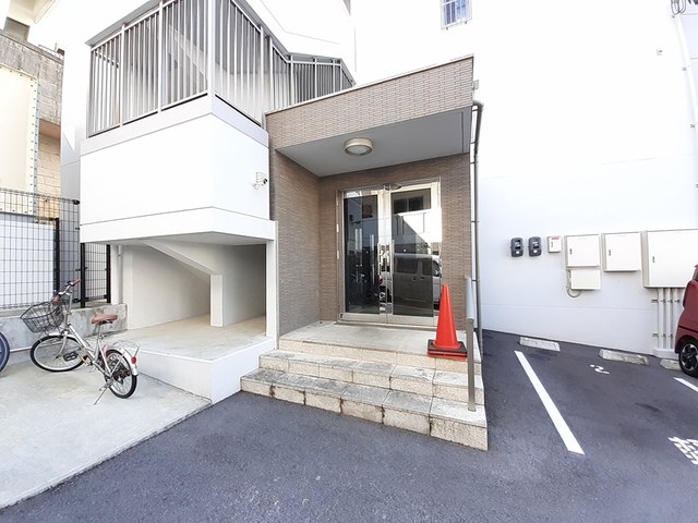 14/19 エントランス