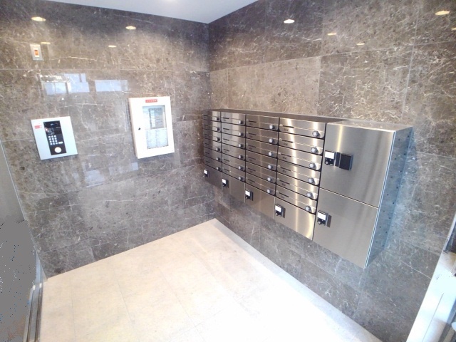 14/19 エントランス