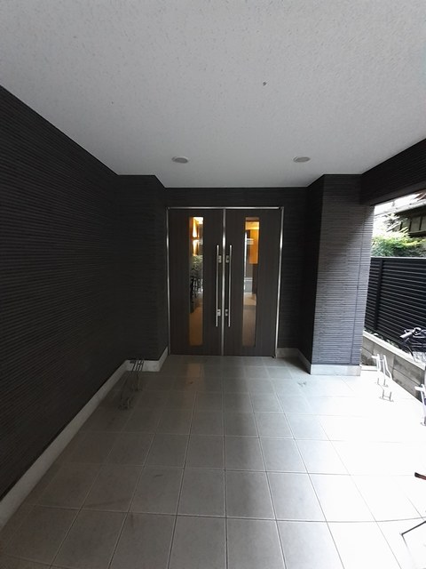 14/20 エントランス