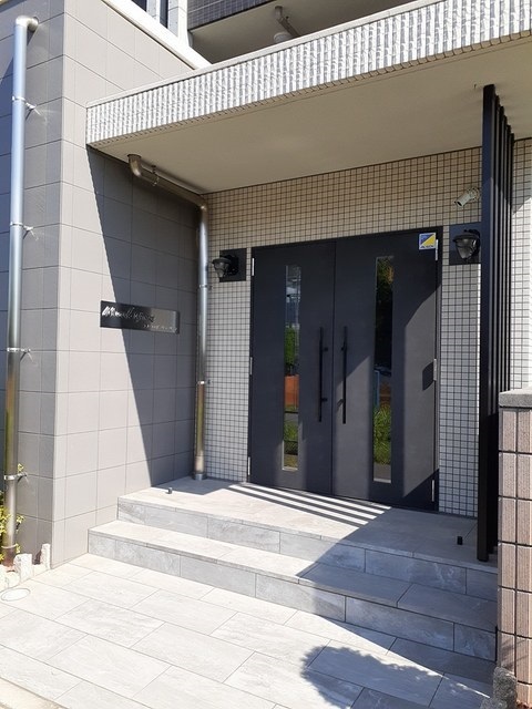 13/19 エントランス