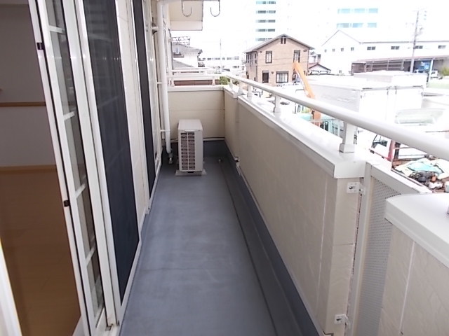 18/28 バルコニー