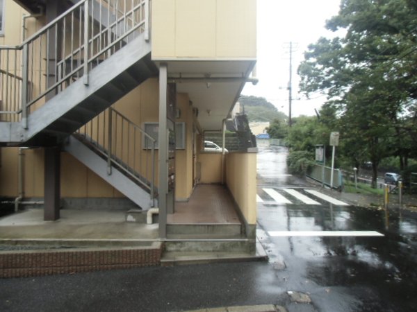 22/28 エントランス