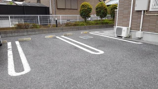 18/28 駐車場