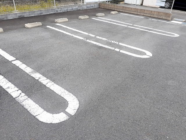 22/28 駐車場