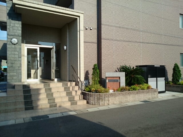 22/30 エントランス