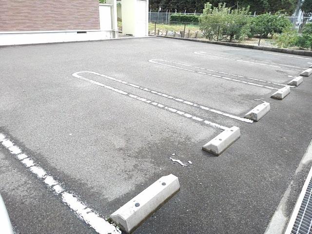 22/28 駐車場