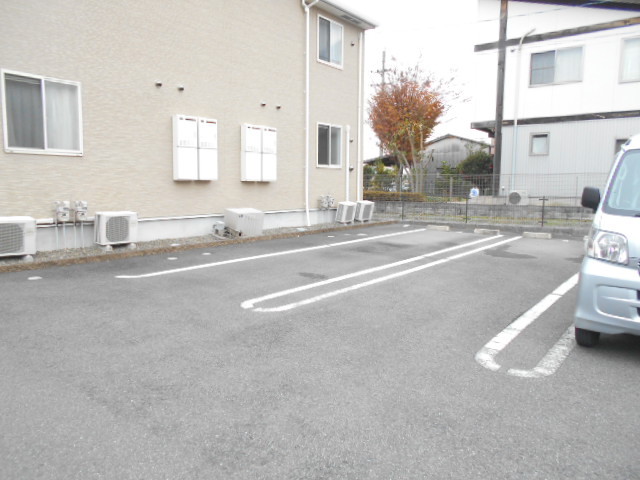 22/28 駐車場