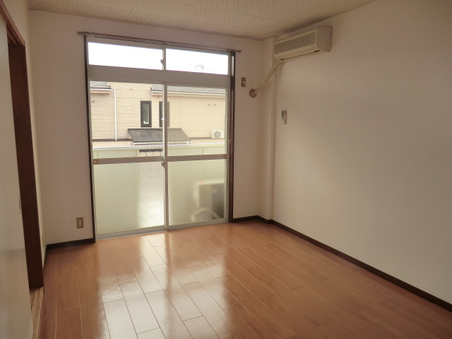 22/28 エントランス