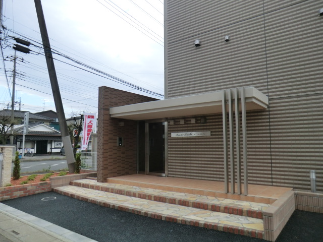 18/30 エントランス